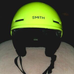 Smith Zoom Jr Sm Ski & Snowboard Helmet in Florescent Yellow, Jr Small
